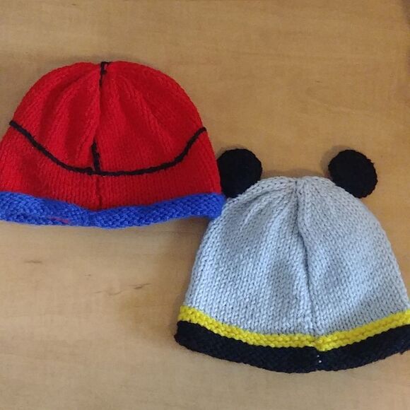 2 Handmade Superhero Batman Spiderman Knit Beanie Skull Cap 12 -18 month lot - Picture 2 of 13